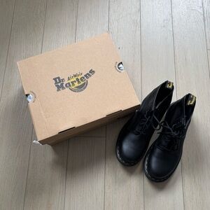 Dr Martens Virginia Leather 101 worn twice only